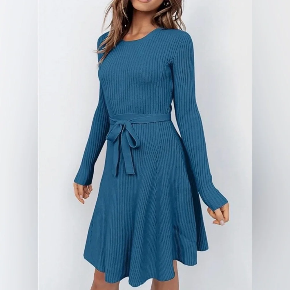 Elegant Blue Knit Dress - Picture 4 of 11